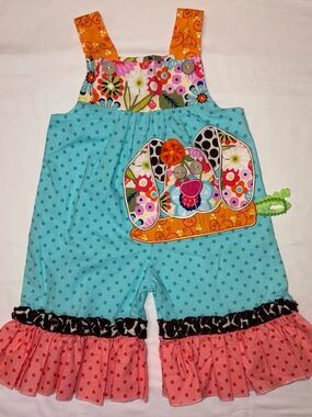 Boutique Ruffle leg romper with colorful Puppy appliqué sz 12 months EUC